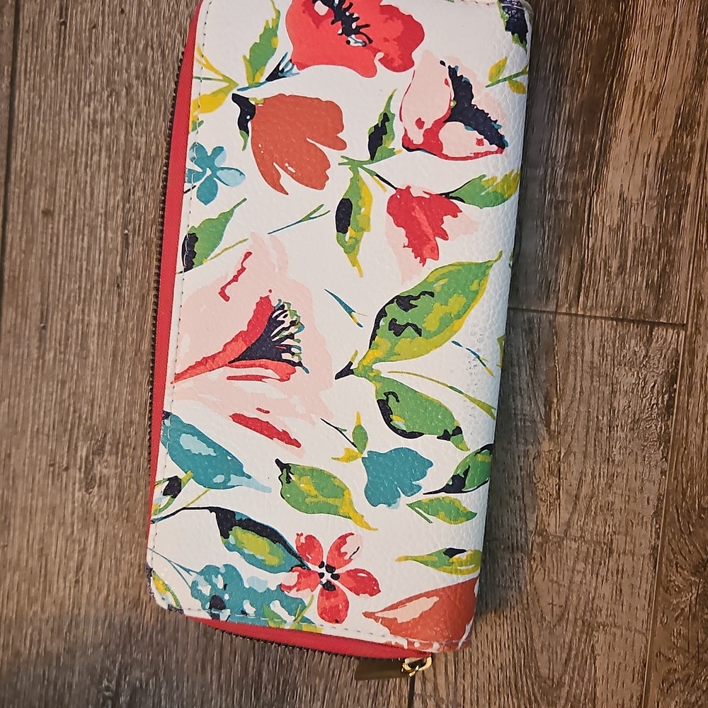 Floral Wallet with Vibrant Colors - Picture 6 of 8